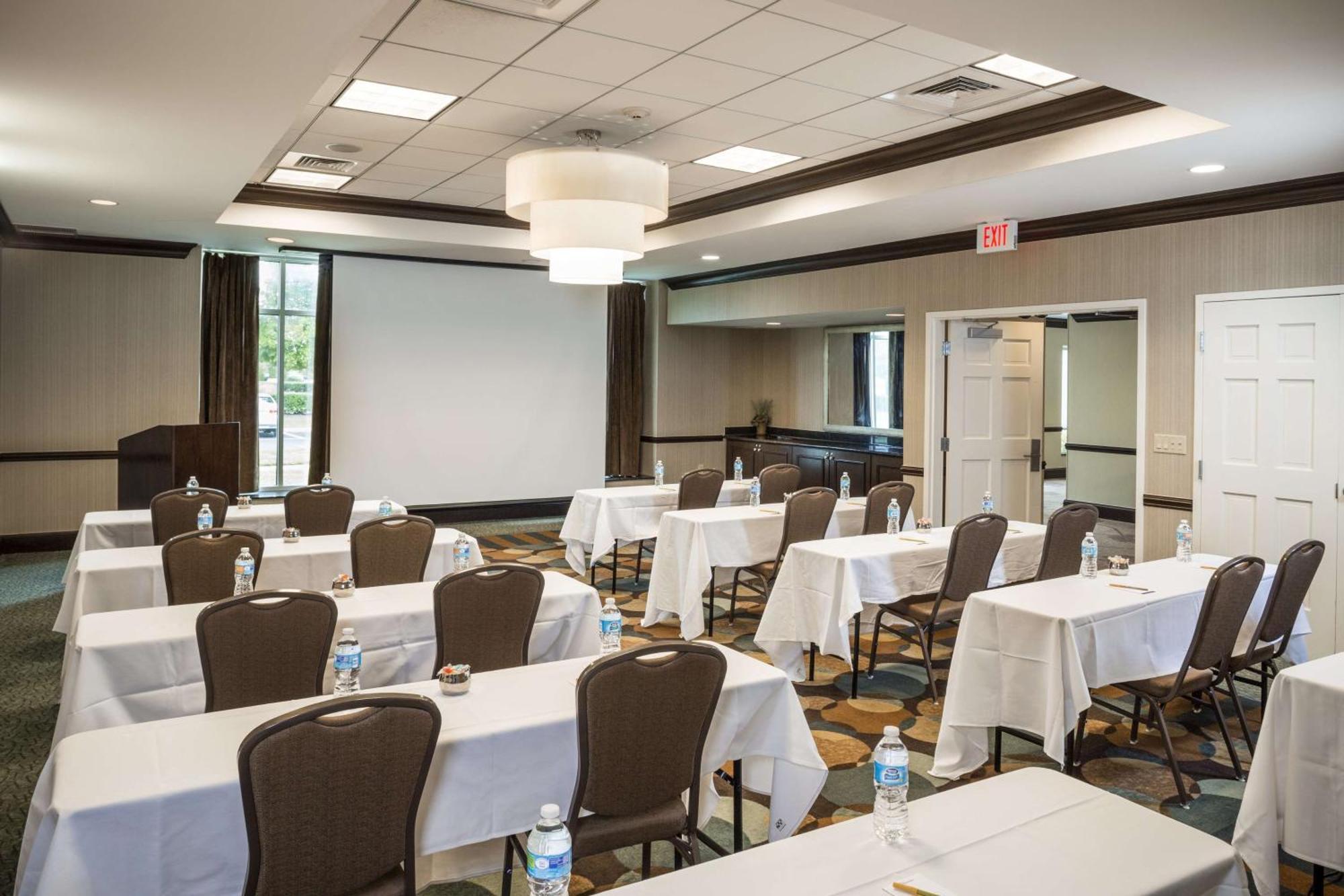 Hilton Garden Inn Hampton Coliseum Central Luaran gambar